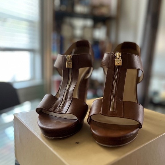 Micheal Kor, size 11, Tan, Berkley platform sandal - Picture 9 of 11